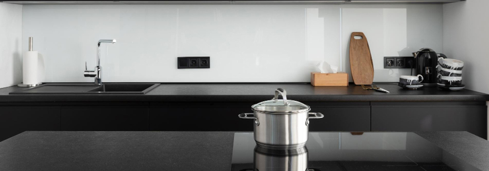 Cucina nera ad Alba: Fattori da considerare e suggerimenti per l'arredo
